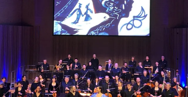 photo  centre de congrès, 20 décembre. de gauche à droite : la récitante armelle gouget, la cheffe chloé meyzie et l’artiste katerina barsukova.  &copy;  photo co 