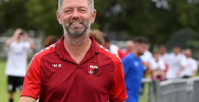 photo  philippe souchard rejoint le fc chauray.  &copy;  co - marie delage 