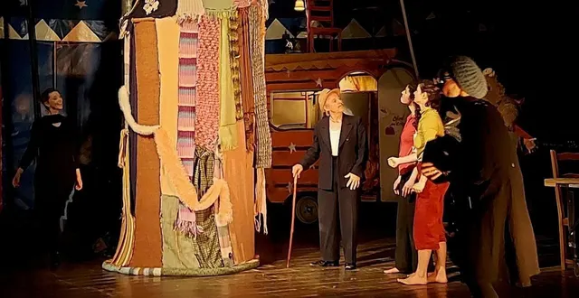 photo  au mans, la houlala compagnie et chien de cirque s’associent pour présenter un spectacle sous chapiteau, durant les fêtes.  &copy;  la houlala cie 