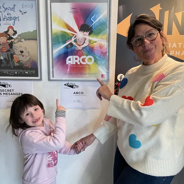 photo amelia, 6 ans, et sa grand-mère marie-tiphaine, bénévole au cinéma pax du pouliguen, recommandent le dessin-animé arco.  ©  ouest-france