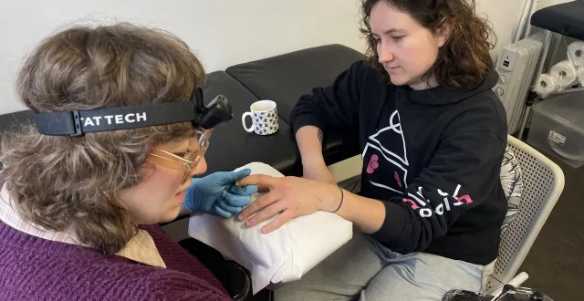 photo  à caen (calvados), chamcrap tatoue les ongles.  &copy;  ouest-france 