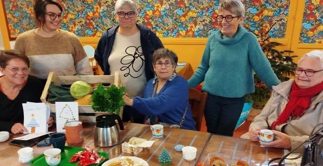 photo  les responsables du secours catholique et du tintamarre organisent avec les personnes les plus démunies un moment de partage autour d’un café et d’un repas préparé par la cuisine solidaire.  &copy;  ouest-france 