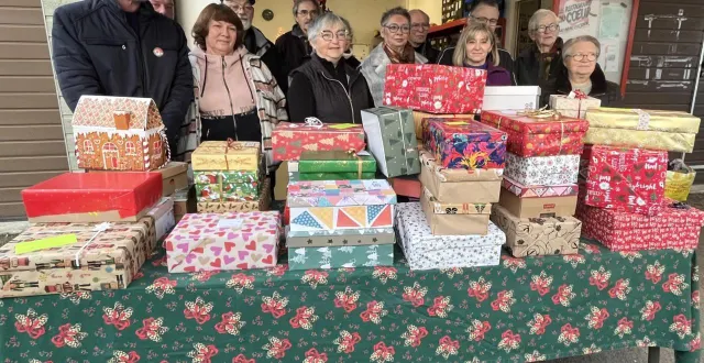 photo  des bénévoles des restos du cœur ont réceptionné les boîtes collectées par le centre communal d’action sociale.  &copy;  ouest-france. 