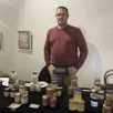 photo  olivier bégaudeau a présenté des miels artisanaux, des bonbons, du pain d’épices, des bougies artisanales au noël victorien, mêlant passion, respect des abeilles et créativité gustative. 