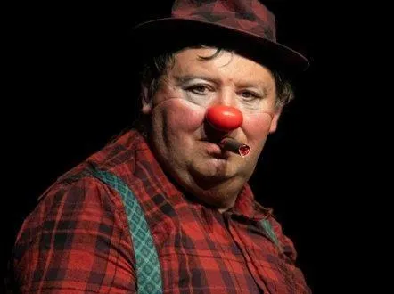 photo  ludovic julien, alias clown barrique dans le cabaret d’openclown.  &copy;  ouest-france 