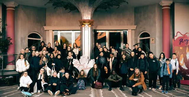 photo  les élèves du collège reverdy de sablé-sur-sarthe au royal palace de kirrwiller en alsace, en octobre.  &copy;  marc leroy 