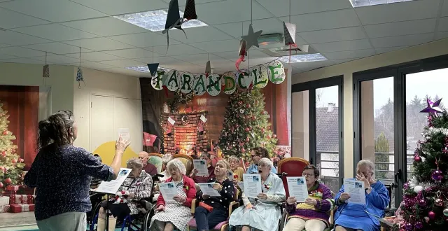 photo  les membres de la chorale ont fait entendre leurs voix, mardi 23 décembre 2025.  &copy;  le maine libre 