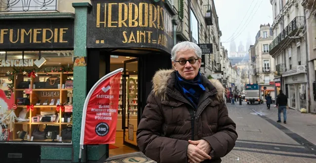 photo  angers, rue saint-aubin, le 11 décembre 2025. sylvain bertoldi, conservateur des archives patrimoniales d’angers, évoque les grandes périodes qui ont marqué l’histoire de la rue saint-aubin.  &copy;  co - laurent combet 
