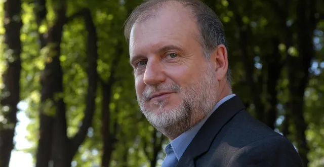 photo  francis marmande, journaliste et écrivain français à paris en 2003. photo d’archives.  &copy;  ulf andersen / aurimages via afp 