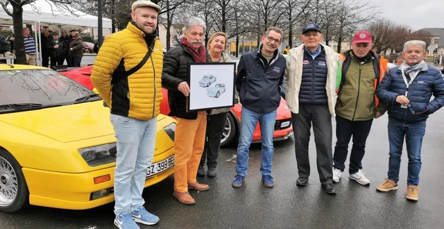 photo  comme il en a pris le pli depuis plusieurs années, le cap 72 a donné le départ de sa sortie à arnage, place de la mairie.  &copy;  le maine libre. 
