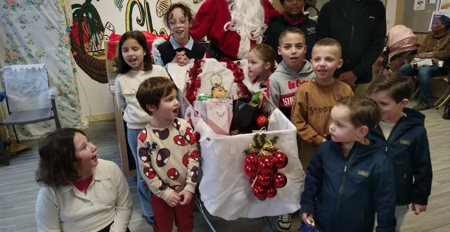 photo  l’épicerie solidaire de changé a ouvert toute la journée pour offrir une journée spéciale noël aux enfants.   &copy;  le maine libre 