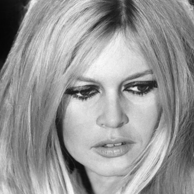 photo brigitte bardot, le 3 décembre 1967, lors de répétitions pour une émission de noël dans les studios de l’ortf à paris.  ©  archives / ortf / afp