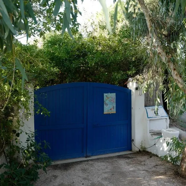photo l’entrée de « la madrague », propriété de brigitte bardot à saint-tropez, le 25 octobre 2019.  ©  valéry hache / archives afp