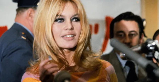 photo  brigitte bardot donne une conférence de presse à hollywood en décembre 1965 pour le film « viva maria ».  &copy;  afp 