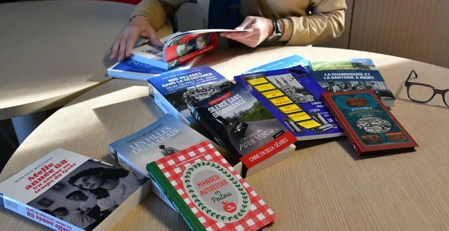 photo  de nombreux livres ont été adressés à la rédaction niortaise du courrier de l’ouest ces dernières semaines.  &copy;  co - marie delage 