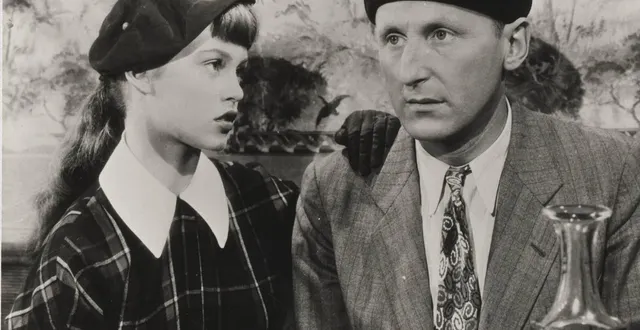 photo  brigitte bardot et bourvil, lors du tournage de la comédie « le trou normand », dans le département de l’eure. le film est sorti sur les écrans en 1952.  &copy;  les productions calamy 