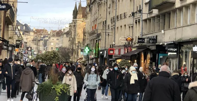 photo  la qualité de l’air demeure dégradée dans une grande partie de la normandie ce dimanche. ici à caen. photo d’illustration.  &copy;  archives ouest-france 