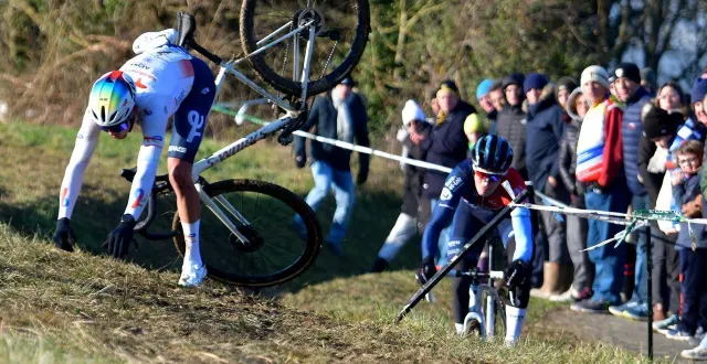 photo  la chute de thomas bonnet, à mi-course, a laissé le champ libre à mathieu morichon.  &copy;  co - marie delage 