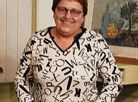 photo  visage familier des chalonnais, isabelle tijou a travaillé 32 années dans sa ville de naissance : 24 ans à l’hôpital de chalonnes et 8 ans à la mairie.  &copy;  ouest-france 