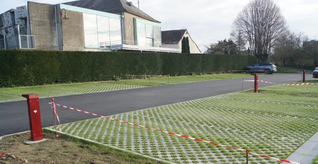 photo  le parking derrière la salle michel lalos, souvent fragilisé par les intempéries et peu praticable vient d’être rénové.  &copy;  ouest-france 