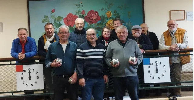 photo  le challenge un contre un de boule de fort a récemment terminé la saison 2025 de boule de fort au cercle saint-pierre, à doué-la-fontaine. ce dernier challenge, qui a rassemblé 32 joueurs, a vu la victoire de claude dubois, 12-1, devant jean-luc deschamps. ce dernier avait éliminé henri lemonnier par 10-9 en demi-finale. jean-noël babin termine à la quatrième place après avoir pris cinq points contre le vainqueur. la nouvelle année démarrera par la finale du challenge des mousquetaires de la rose le dimanche 11 janvier à 16 heures.il sera suivi de l’assemblée générale le samedi 17 janvier à 16 heures.  &copy;  co 