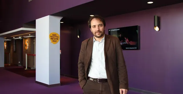 photo  josé luis-vinhas, directeur du pathé des rives de l’orne, insiste sur l’aventure qu’offre « avatar 3 : de feu et de cendres ».  &copy;  archives ouest-france 