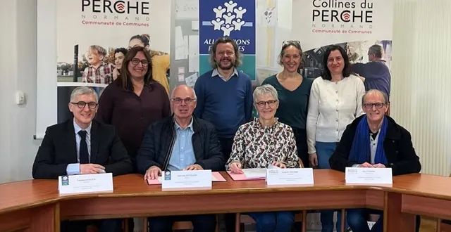 photo  jeudi 18 décembre 2025, les élus de la communauté de communes des collines du perche normand ont signé une convention territoriale globale pour la période 2026-2030.  &copy;  le maine libre 