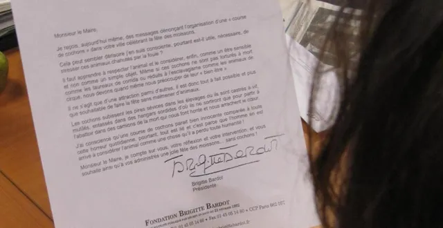 photo  en 2011n brigitte bardot avait écrit au maire de saint-laurent-des-autels pour lui demander de mettre un terme aux courses de cochons organisées dans le cadre de la fête des moissons.  &copy;  archives ouest-france 