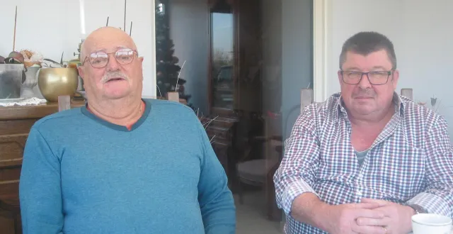 photo  pascal vivien et michel coutard n’ont plus internet à leur domicile depuis le mois de septembre.  &copy;  ouest-france 