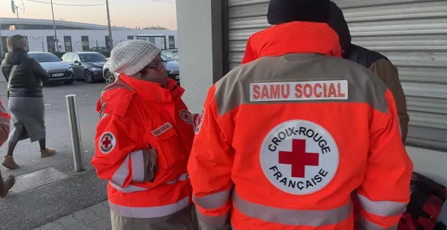 photo  tous les jours, en lien avec le plan « grand froid », les bénévoles de la croix rouge effectuent des maraudes.  &copy;  ouest-france 
