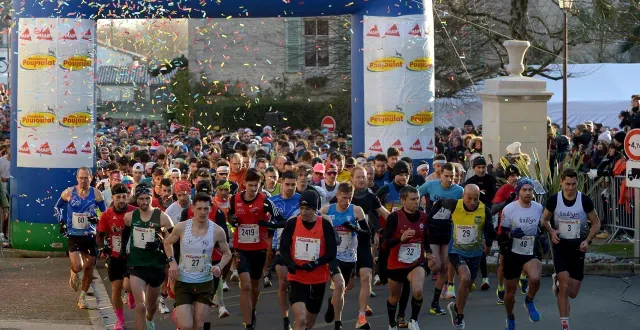 photo  2 300 coureurs participaient à la corrida de magné dimanche matin 28 décembre 2025, dans un froid piquant.  &copy;  co - stéphane seguinard 