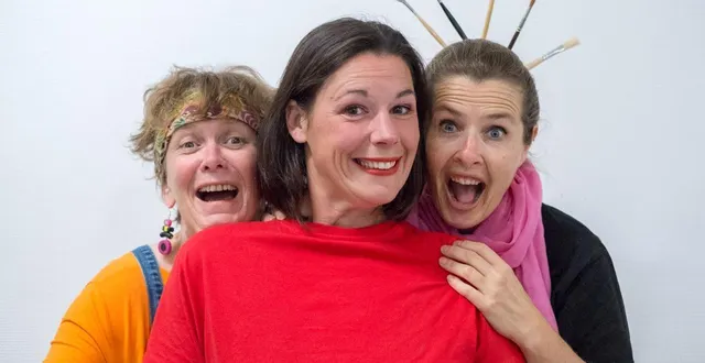 photo  rachel dauvergne, adeline didierjean et delphine hubert, trois comédiennes virevoltantes dans une pièce 100 % féminine, post-it.  &copy;  sébastien danibert 