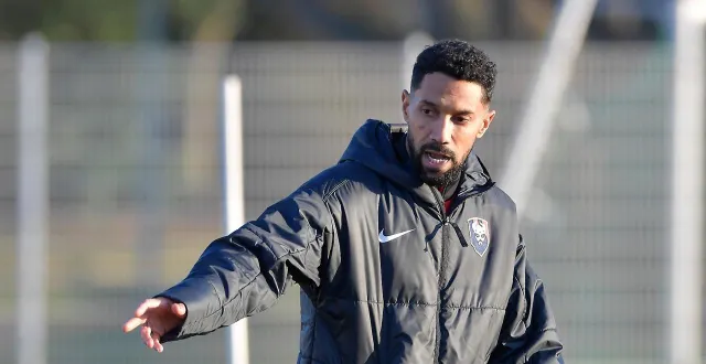 photo  gaël clichy est le nouvel entraîneur du sm caen.  &copy;  guillaume marie 