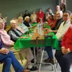 photo ambiance chaleureuse et joyeuse lors du repas solidaire « noël avant noël », organisé par le secours catholique.