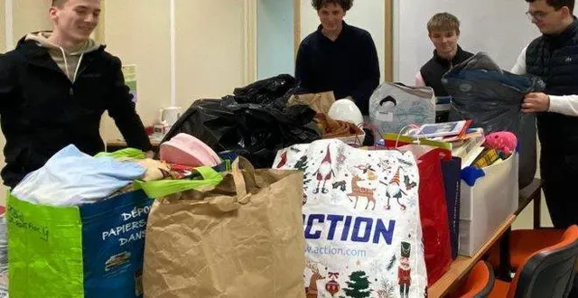 photo  les quatre apprentis du cfa ont déposé à l’association tarmac les dons récoltés aux bénéfices des plus démunis.  &copy;  ouest-france 