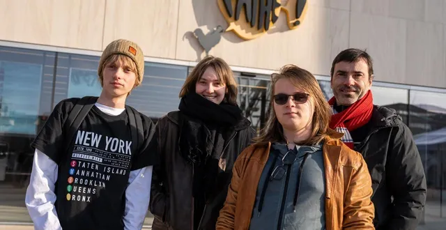 photo  adèle, 22 ans, son père sébastien, et les cousins théodore et barthélemy ont un avis partagé sur le 3e opus de la saga « avatar ».  &copy;  le maine libre – xavier sarrat 