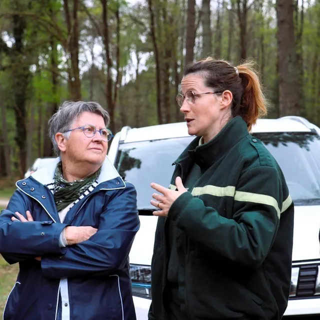 photo armelle poncet (à gauche), au coeur des 134,7 hectares de la forêt communale.  ©  archives co - matthieu gruaz-toussaint