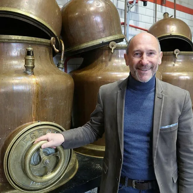photo franck choisne, à la distillerie combier.  ©  archives co - yvan georget