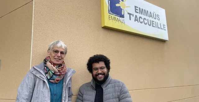 photo  pierrette chartier, bénévole et hamza rami, président de la communauté emmaüs d’alençon, nous ont fait la visite de leurs (très grand) espace de vente.  &copy;  ouest-france 
