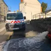 photo  dans la matinée de mardi, les services de la saur ont changé une canalisation d’eau potable qui avait cédé dans la nuit. 