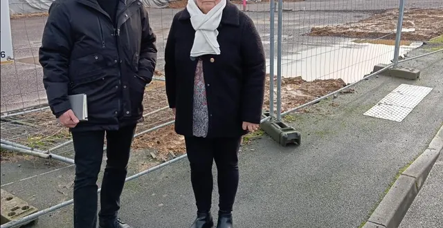 photo  philippe maillard et la conseillère déléguée à la vie des quartiers, josette bondu, lors de leur visite du futur chantier de la rue adrien-mercier.  &copy;  co 