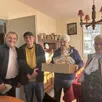 photo  À crosmières, le collectif des voisins pense à ses anciens et a distribué, ce mardi 30 décembre 2025, des petits cadeaux à ceux qui ne pourront pas se déplacer pour la soirée du réveillon. 