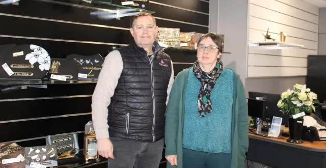 photo  vincent targat aux côtés de marie-josé hérisson.  &copy;  ouest-france 