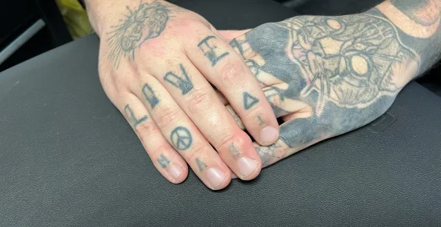 photo  la ferté-bernard, décembre 2025. steven, 32 ans, a changé son nom de famille pour ne plus avoir de lien avec son père qui l’a battu et humilié dans son enfance.  &copy;  le maine libre thomas négrier 