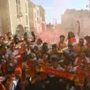 photo  en mai 2025, plusieurs centaines de supporters ont célébré la montée du mans fc en ligue 2 sur la place de la mairie. 