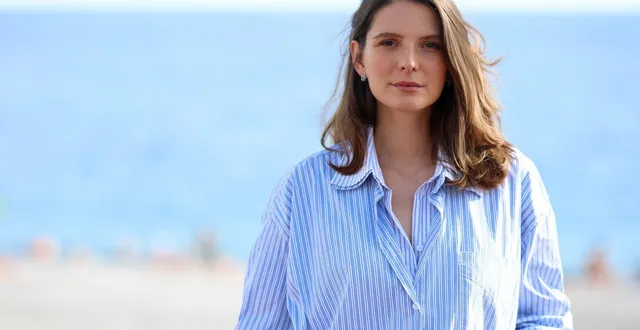 photo  josephine japy au festival cinéroman de nice en septembre 2025. (photo by valery hache / afp)  &copy;  afp 