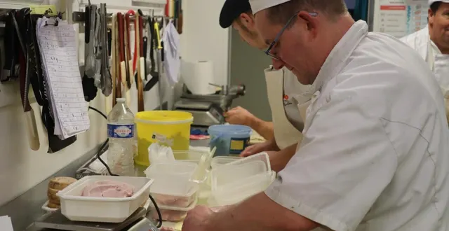 photo  pascal preud’homme, dirigeant du traiteur preud’homme à argentan.  &copy;  ouest-france 