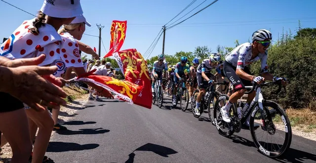 photo  le tour de france a sillonné les routes de normandie au cours de deux journées mémorables, cet été.  &copy;  guillaume saligot / archives ouest-france 