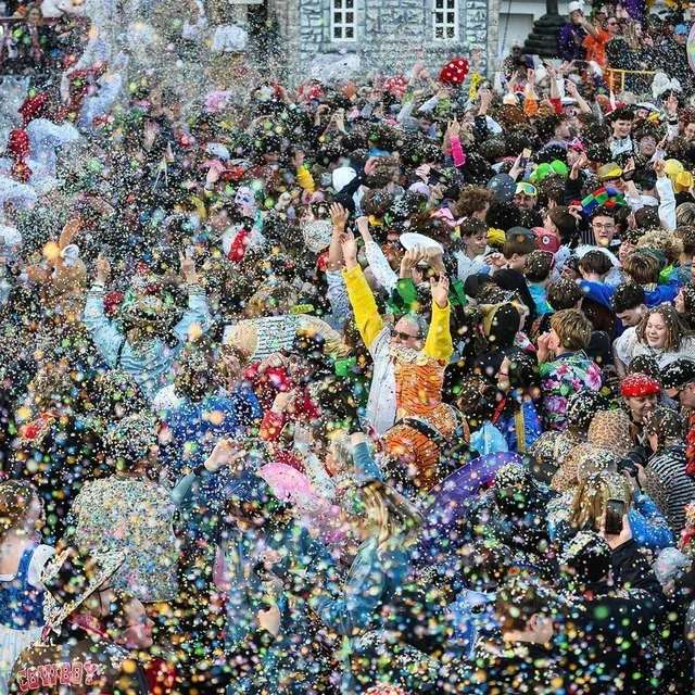 photo pluie de confettis au dernier jour du carnaval de granville, ici le 4 mars. il est l’un des événements qui brasse le plus de manchoises et manchois dans le département.  ©  mathis harpham / archives ouest-france
