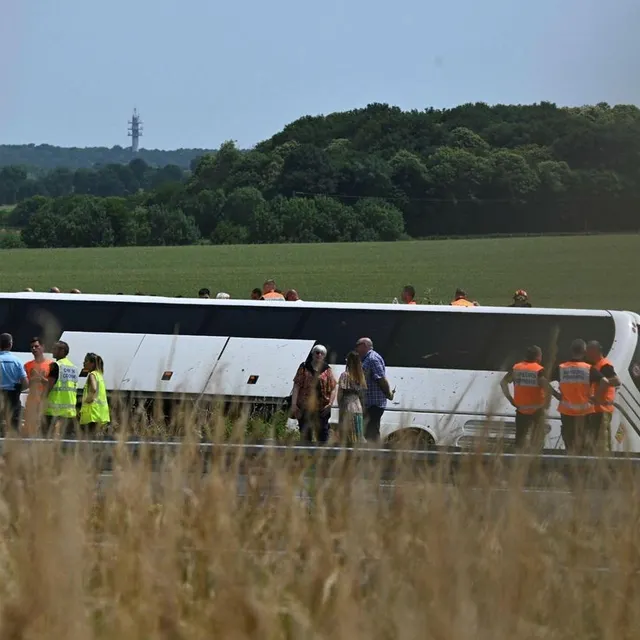 photo la route a été coupée plusieurs heures.  ©  le maine libre - denis lambert